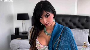 Sexy Pakistani Aaliyah Yasin toys herself to intense climax