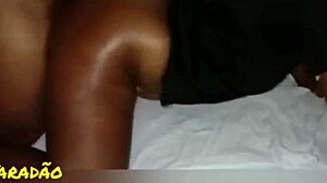 Enchendo o cuzinho de leite with natural tits and big pussy in homemade deepthroat.