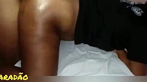 Enchendo o cuzinho de leite with natural tits and big pussy in homemade deepthroat.