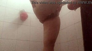 Voyeur catches gordibuena secretary cleaning semen from pussy in shower