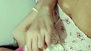 gosta de ver eu destruindo minha bucetinha e mostrando seios lindos?