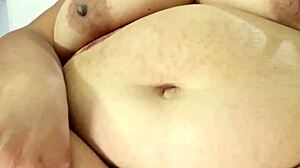 Watch me gap my big pussy?