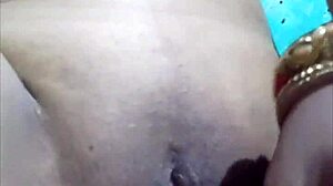 Ghunghat tunjuk main faraj liar dalam aksi solo