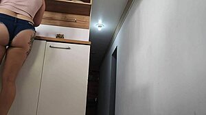 sexo arriscado enquanto meu marido estava no banho pau do amigo teve ere��o e transei com ele