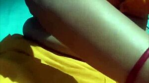 Ghunghat pamer main memek liar dalam aksi solo