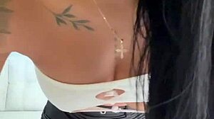 latina with big ass worships her juicy pussy