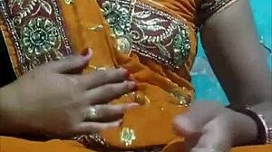 Ghunghat tunjuk main faraj liar dalam aksi solo