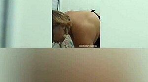 gozou balançando os peitos while shaking those natural tits in lingerie.