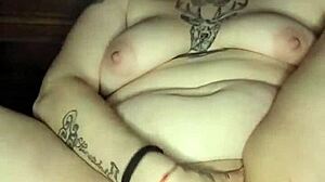 Blanquieta se masturba solita con juguetes y squirting