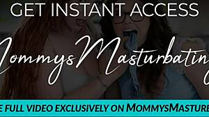 Jeg kan ikke motstå min tatoverte stemors fitte-licking-skills på mommysmasturbating.com.