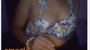 Tetona shows her boobs on webcam