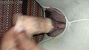 น้ำเงี่ยนของเธอเอาให้สอยแหย่เข้าไปได้ทั้งสอง