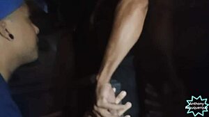 parei o carro pra mijar passou um novinho e pediu pra mama depois me levou pra sua casa pra fuder enquanto a mulher dormy