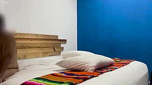 Masturbaci�n doble primera parte - desp�es de que recib� un masaje desnuda masturb� a mi esposo y al invitado juntos