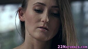 ¡Bella nena probó esa polla monstruosa, me dejó temblando con sus habilidades! 😍