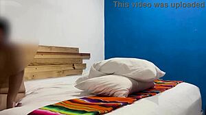 Masturbaci�n doble primera parte - desp�es de que recib� un masaje desnuda masturb� a mi esposo y al invitado juntos