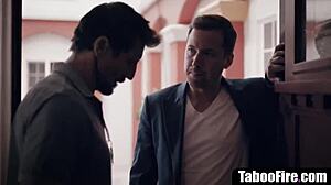 Tinejdžerka polukći dvostruko prodrta od očuha i učitelja u gruboj sesiji