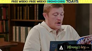 Загадочная библиотекарша MILF поймана студентами, получает грубый публичный DP