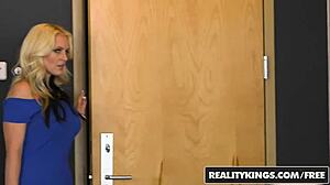 moms subtly lick teen pussies in group