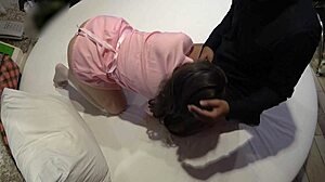 Raziskovanje cosplay zabave s tajsko punco v zasebnem okolju