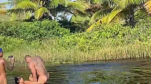 Brazylijska żona ma ciasną MOKRĄ CIPKĘ ROZDARTĄ przez innego faceta. Corno manso płacze patrząc jak DUPA PIERDOLONA na surowo.