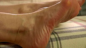 explode your seed all over my pretty feet