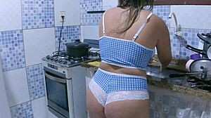 Peguei essa rabuda cozinhando e fodendo gostoso?