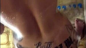 eating girlfriend in shower, cum in mouth