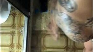 eating girlfriend in shower, cum in mouth