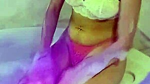 dan�ando e relaxando na hidro do motel