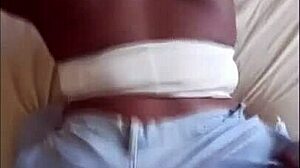 ビッグアスのバックショットでドッグスタイル