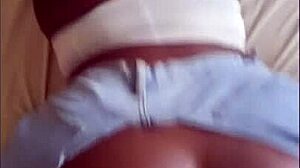 ビッグアスのバックショットでドッグスタイル