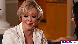 Big Boobs Milf Stepmom Enjoys Fun With Small 18+ Tits