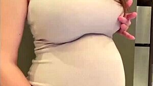 我的继母为我炫耀弹性翘臀和大奶子