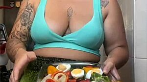 Wearing tight shorts, wanna see my pussy split open while flashing in public?