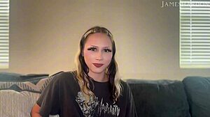 Sexy Hanah Quinn Comes Over For Therapy