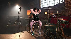 Hey, wanna see Granny Carmen’s wild double dildo action?