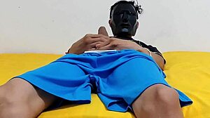 Masturbating that huge cock up close 😏