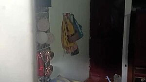 veo a mi vecina por la ventana y me llama para masturbarla y follarla