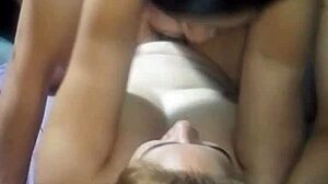 Misionero y chupando sus tetas vista de frente?