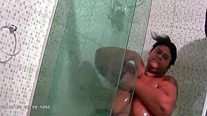 Camera Escondida Madrasta Safada Gordinha Gravada Tomando Vanho