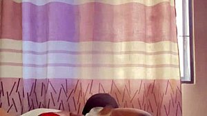 Stor ebony kurvig rumpa ger rå intens njutning i lesbisk action