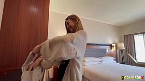 จอห์นทรอนซ์เย็ดสาวไทยผอมในวันสุดท้ายบางกอก