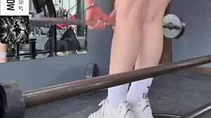 Curvy gym girl SHOWS her BIG ASS