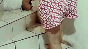 i'm auroraestelar, peeing and masturbating in the shower, oh my big pussy