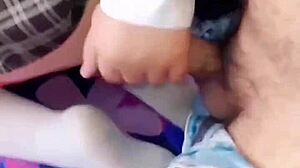 Chamaca mexicana de escuela resultó muy cachonda y complaciente, se deja hacer de todo a cambio de computadora para su escuela, follada sin condón real.