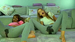 Lesbianas Masturbándose En Provocativa Sesión De Placer