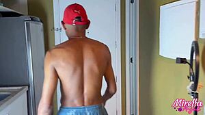 Meu marido corno pegou eu no flagra dando pro melhor amigo dele, veja o que aconteceu