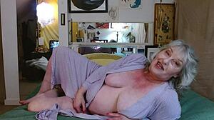 Сладкая зрелая PAWG Dawnskye1962 устраивает сексуальную ночную возню с волосатым натуральным шармом