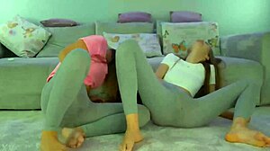 Lesbianas Masturbándose En Provocativa Sesión De Placer